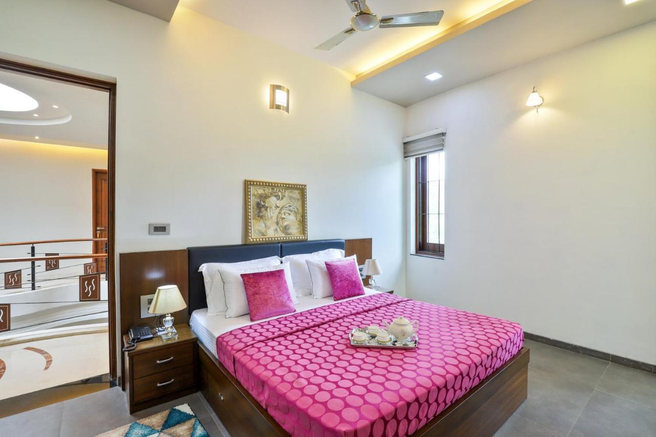 Stayvista'S Prakriti Farms With Outdoor Pool, Complimentary Breakfast And Hi-Tea Udaipur Buitenkant foto